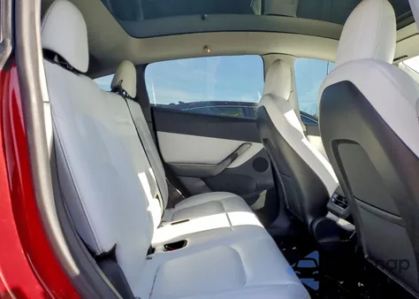 2021 Tesla Model Y z USA, uszkodzony, nr VIN 5YJYGDEE7MF300152